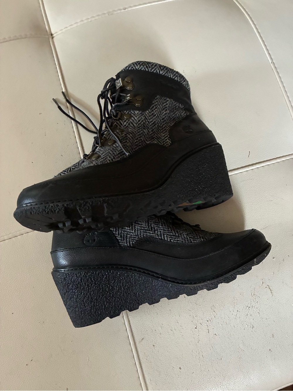 Timberland Wedge Lace-Up Ankle Boots in Black and Gray - Picture 3 of 5